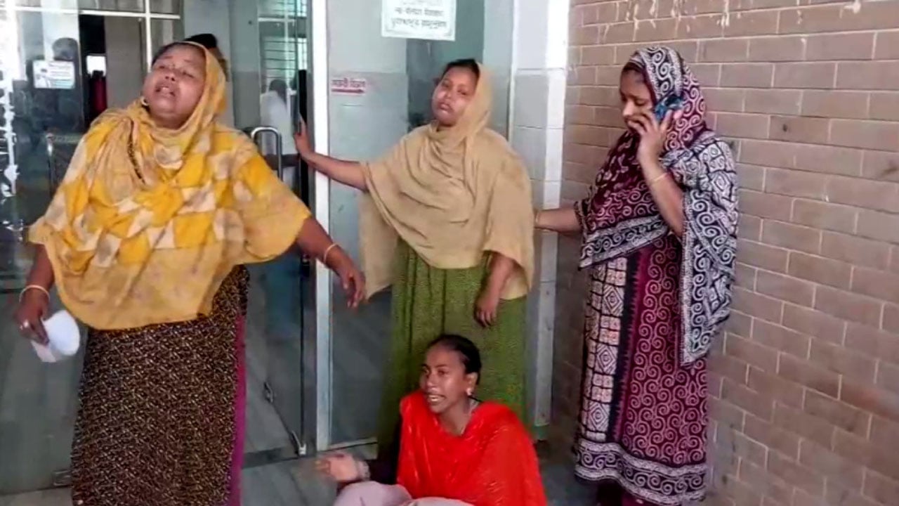 গোপালগঞ্জে কৃষিজমিতে সেচ দিতে গিয়ে বিদ্যুৎস্পৃষ্টে বাবা-ছেলের মৃত্যু