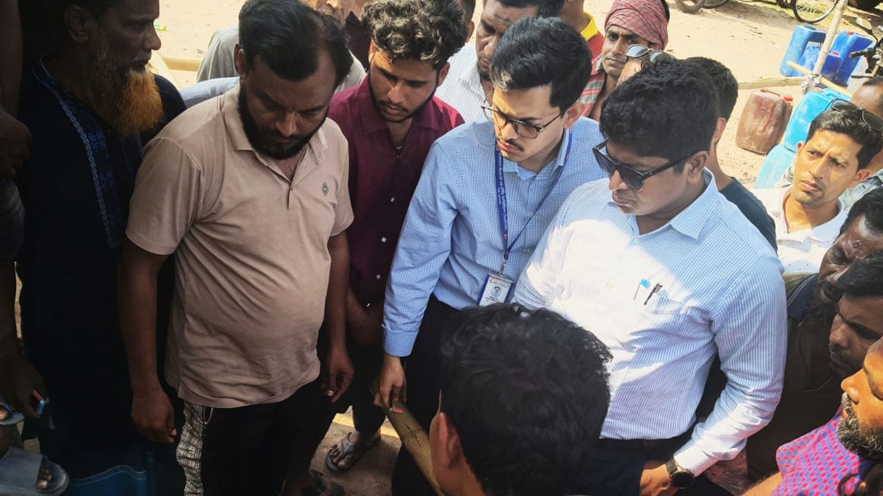 টুঙ্গিপাড়ায় ফিলিং স্টেশনে মোবাইল কোর্টের অভিযান