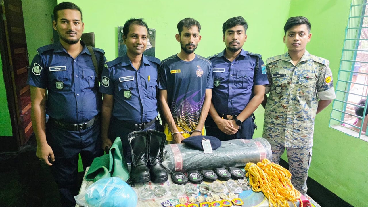গোপালগঞ্জে হ্যান্ডকাপসহ মালামাল চুরির অভিযোগে কারারক্ষী গ্রেপ্তার