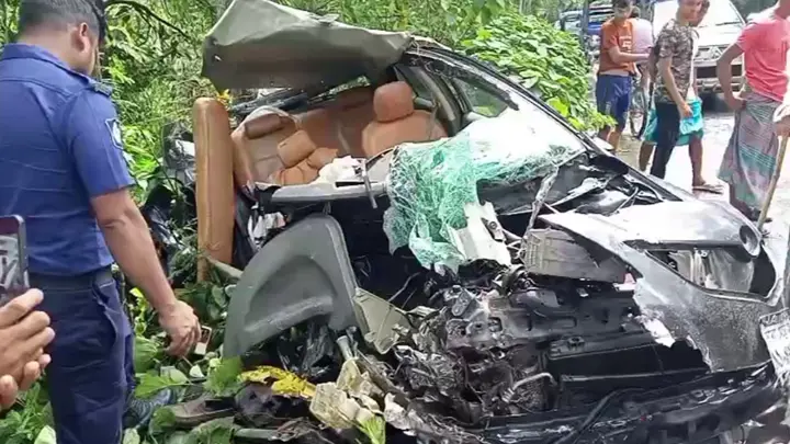 গোপালগঞ্জে বাসের ধাক্কায় প্রাইভেটকারের দুই যাত্রী নিহত, আহত ২০