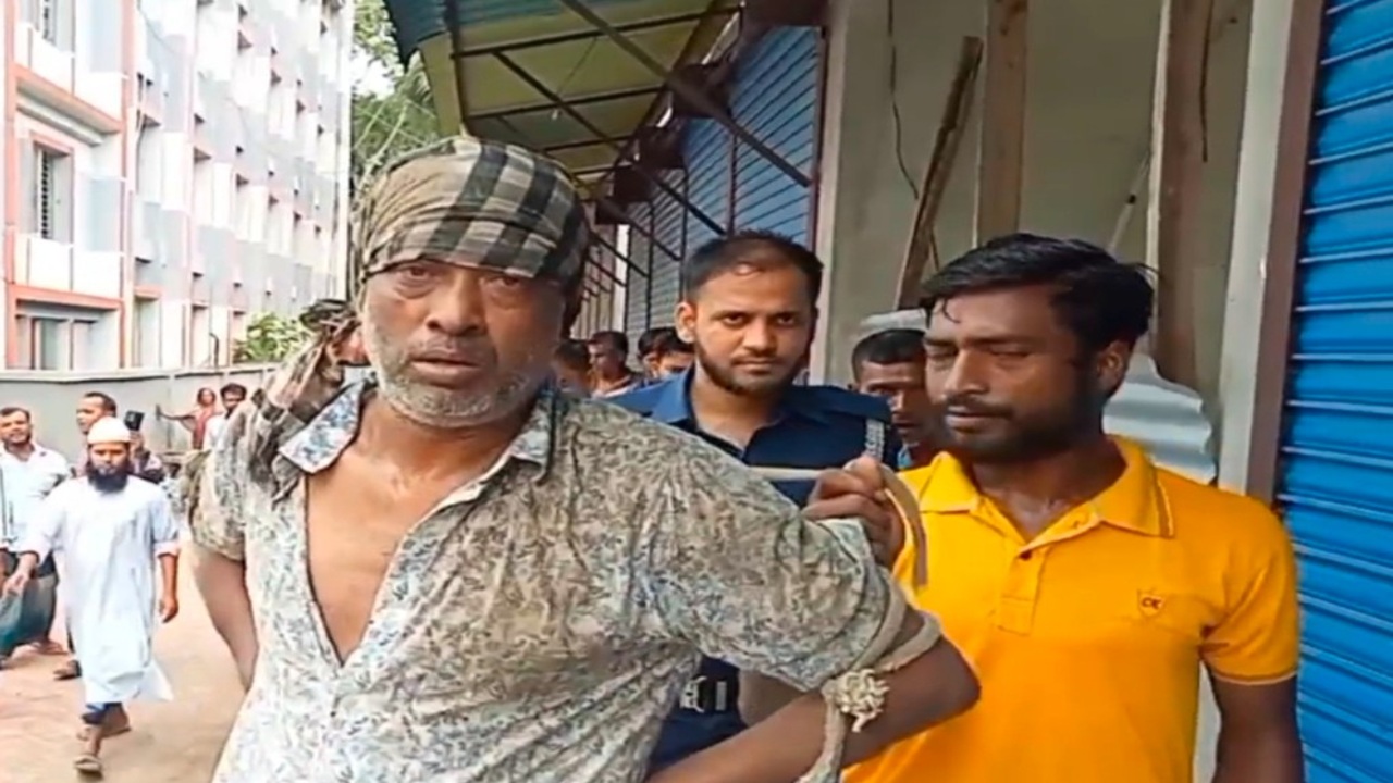 মাদারীপুরে গরু চোরকে মারধরের পর পুলিশে সোপর্দ