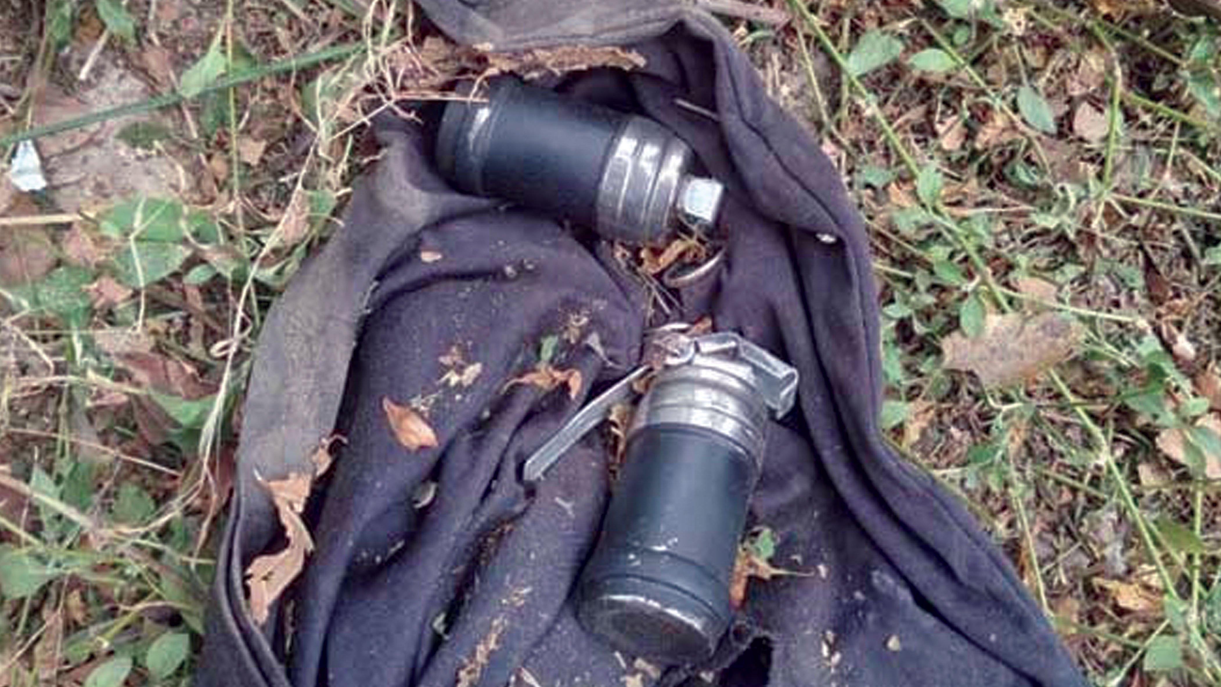 সুপ্রিম কোর্টের পাশে পরিত্যক্ত ৬ সাউন্ড গ্রেনেড উদ্ধার