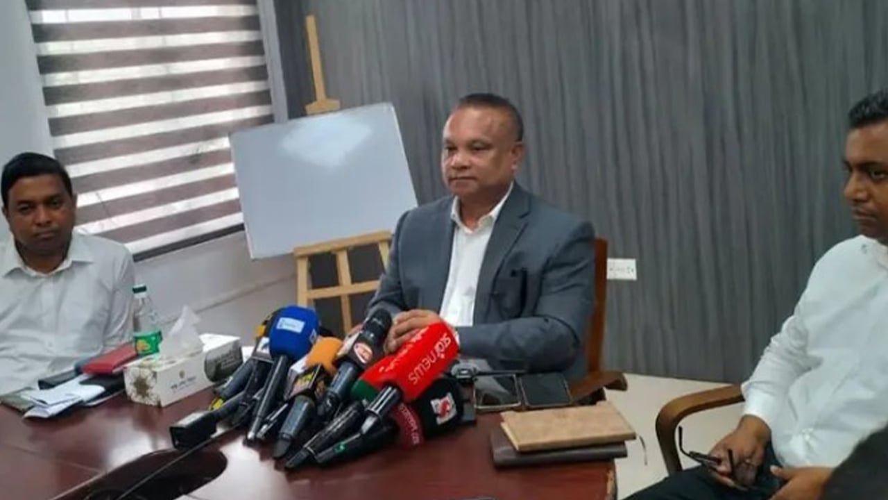 স্বাস্থ্যকর্মী এক লাখ ও ২৫ হাজার মিডওয়াইফ নেবে সরকার