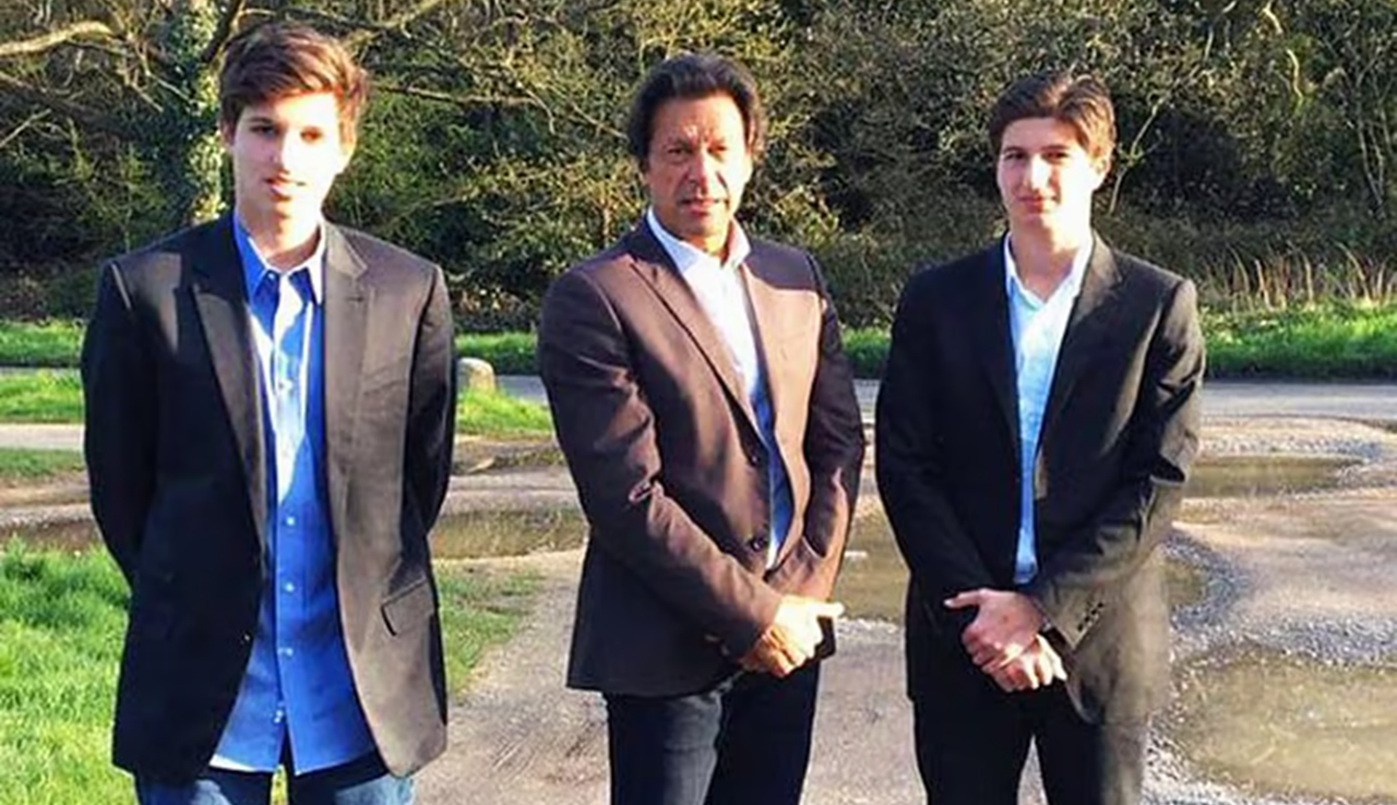 সুপ্রিম কোর্টের নির্দেশে ছেলেদের সঙ্গে কথা বললেন ইমরান খান