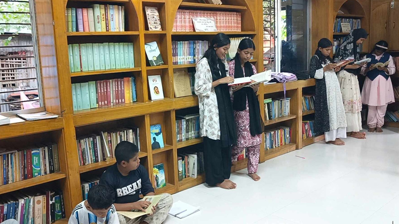 গুঞ্জনে পড়তে আসা পাঠকরা