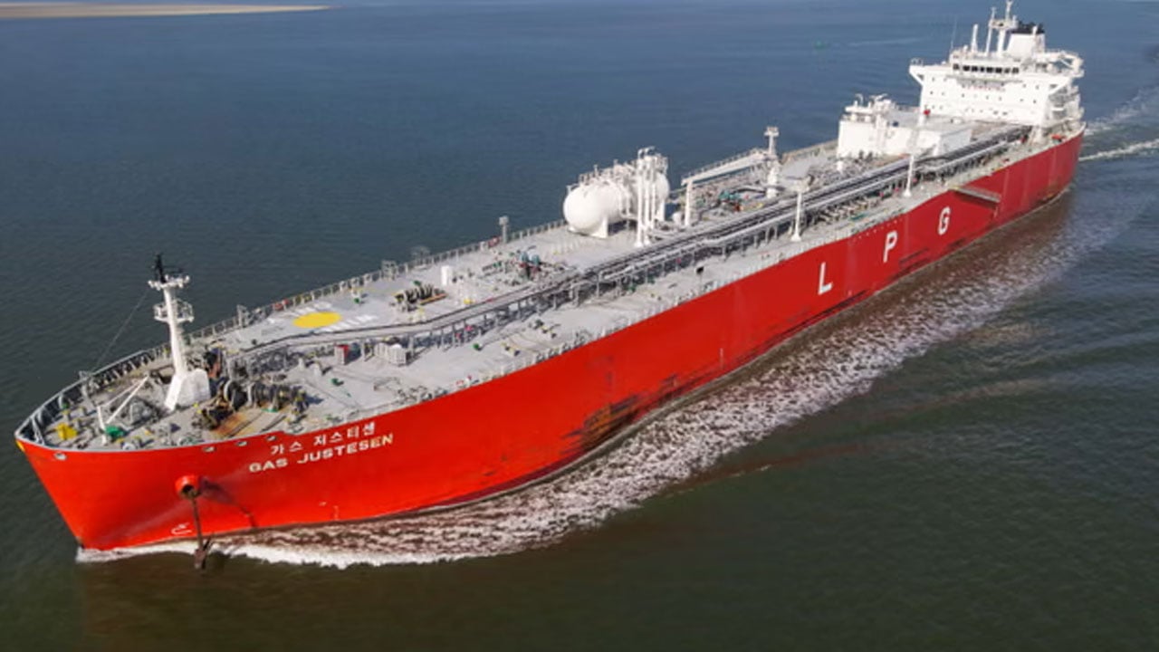 জ্বালানি বাজারে অস্থিরতা বাড়ছে, দুই দিনের গ্যাস মজুদ আছে যুক্তরাজ্যে