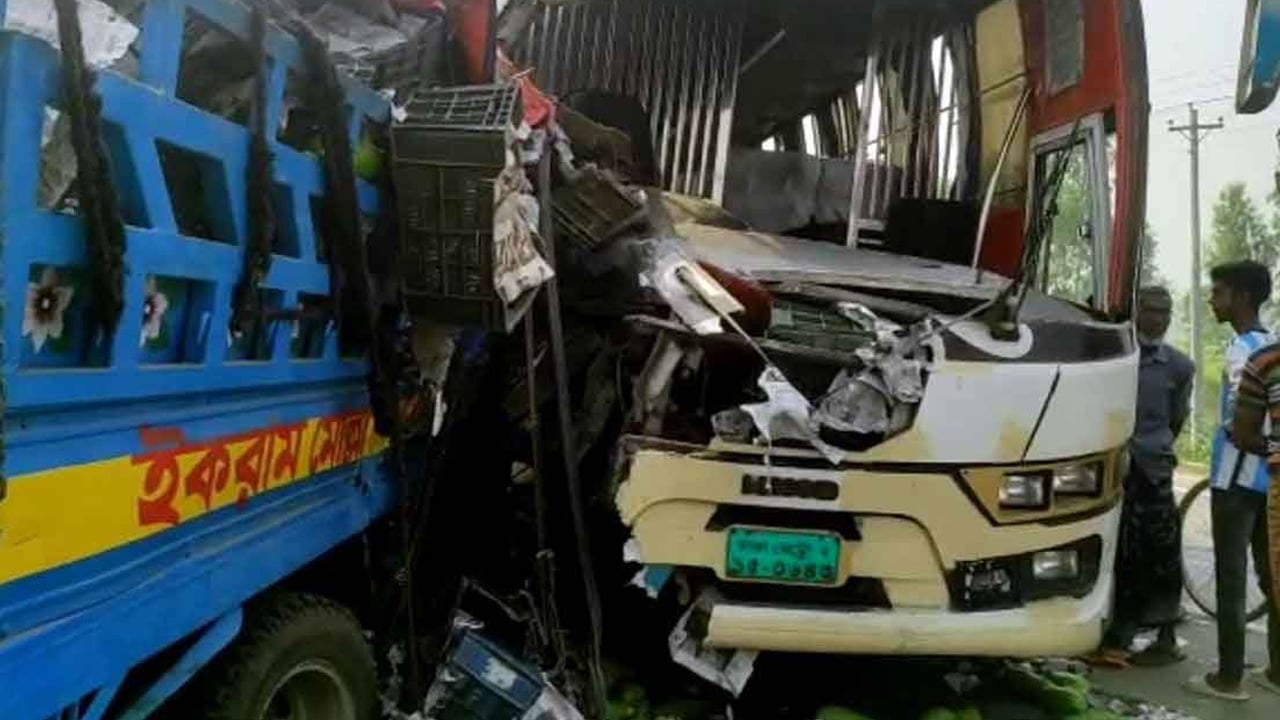 মাধবপুরে বাস-পিকআপ সংঘর্ষে নিহত চার