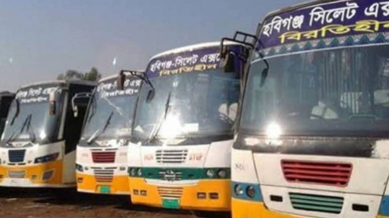 শ্রীমঙ্গলে বাস না থামায় যাত্রীদের ভোগান্তি