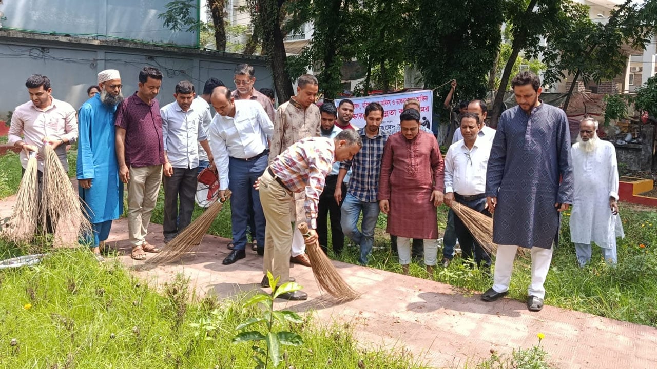 হবিগঞ্জে পরিষ্কার-পরিচ্ছন্নতা অভিযান উদ্বোধন