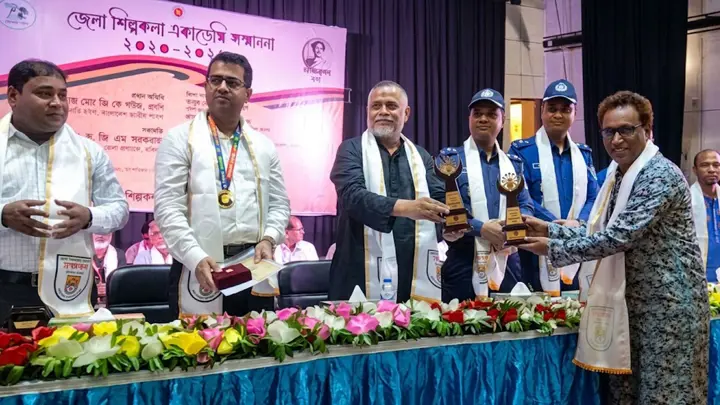 হবিগঞ্জে ‘শিল্পকলা একাডেমি সম্মাননা’ পদক পেলেন ২৯ গুণীশিল্পী