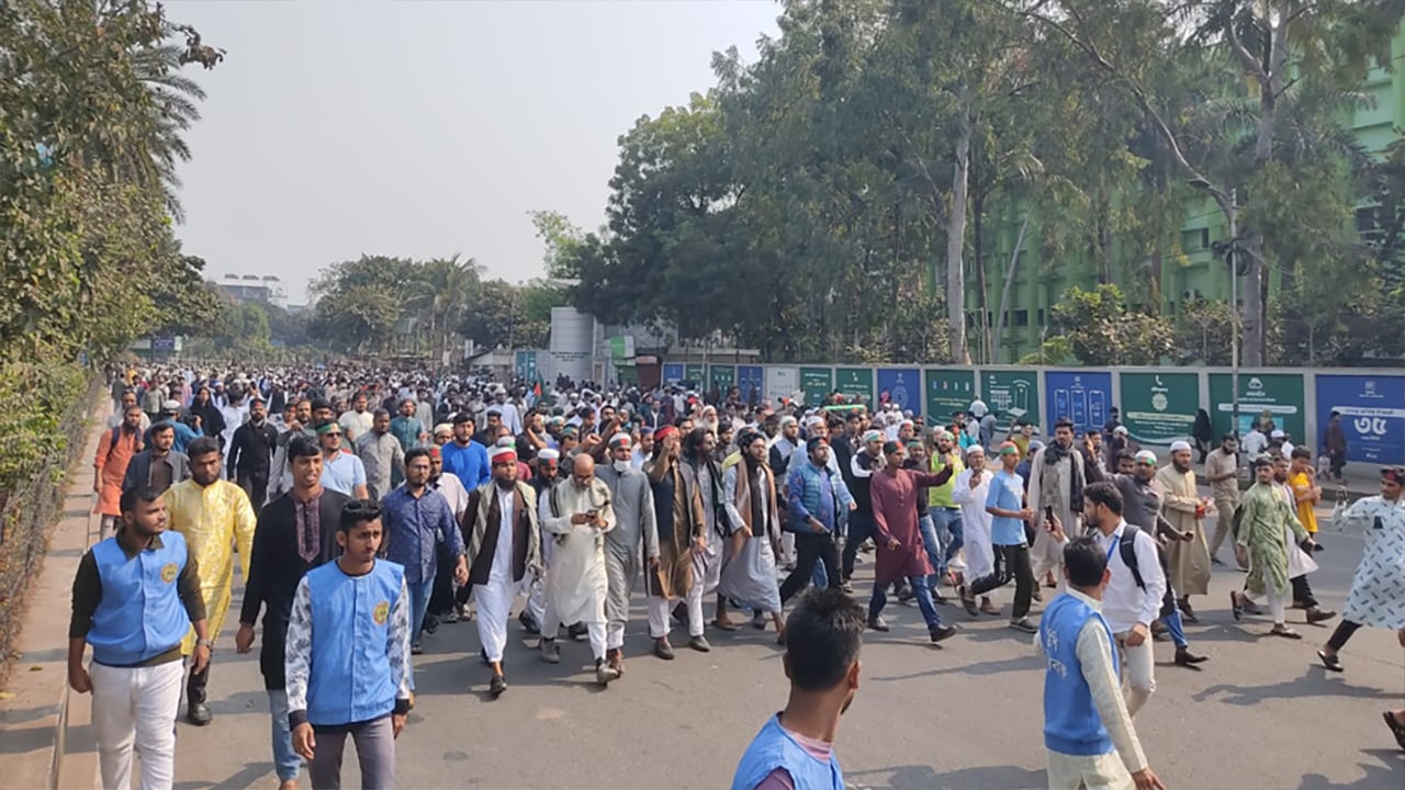 ওসমান হাদির জানাজায় অংশ নিতে মানুষের ঢল