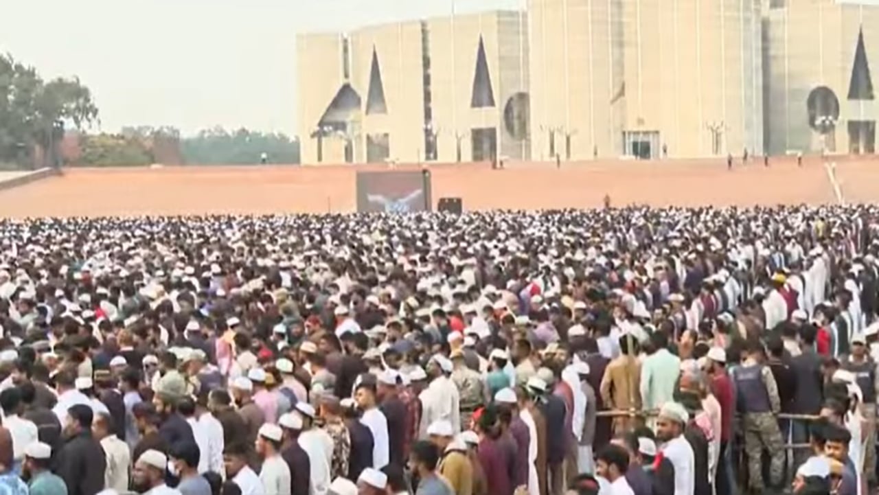 মানিক মিয়ায় লাখো মানুষের জোহরের নামাজ আদায়