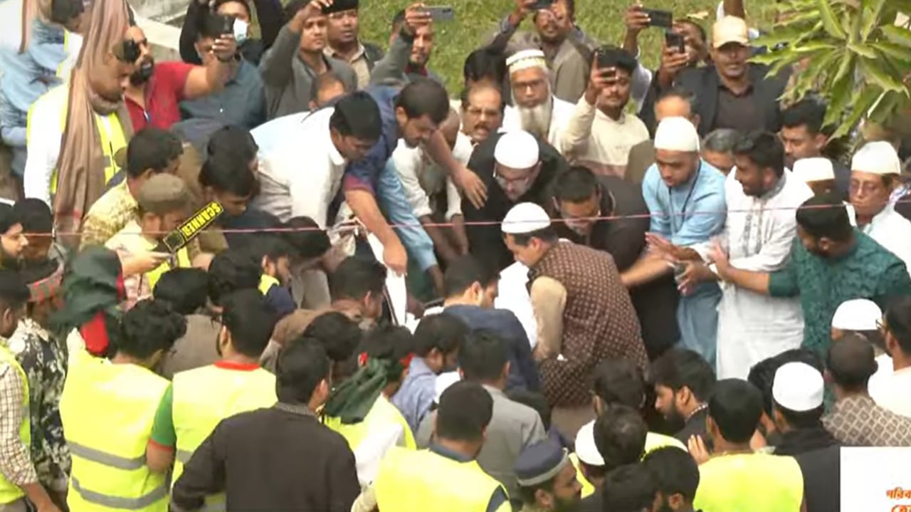 বিদ্রোহী কবির পাশে চিরনিদ্রায় শায়িত শহীদ ওসমান হাদি