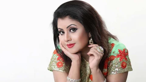 হৈমন্তীর কণ্ঠে ‘তোমায় দেখলে মনে হয়’