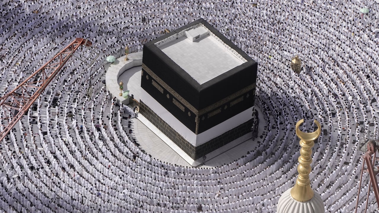 হজ পালনে কর্মীদের বেতনসহ ১৫ দিনের ছুটি দেবে সৌদি আরব