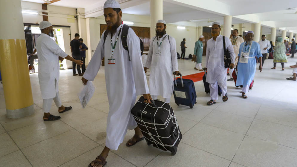 হজযাত্রীদের পদচারণে মুখর আশকোনা হজ ক্যাম্প