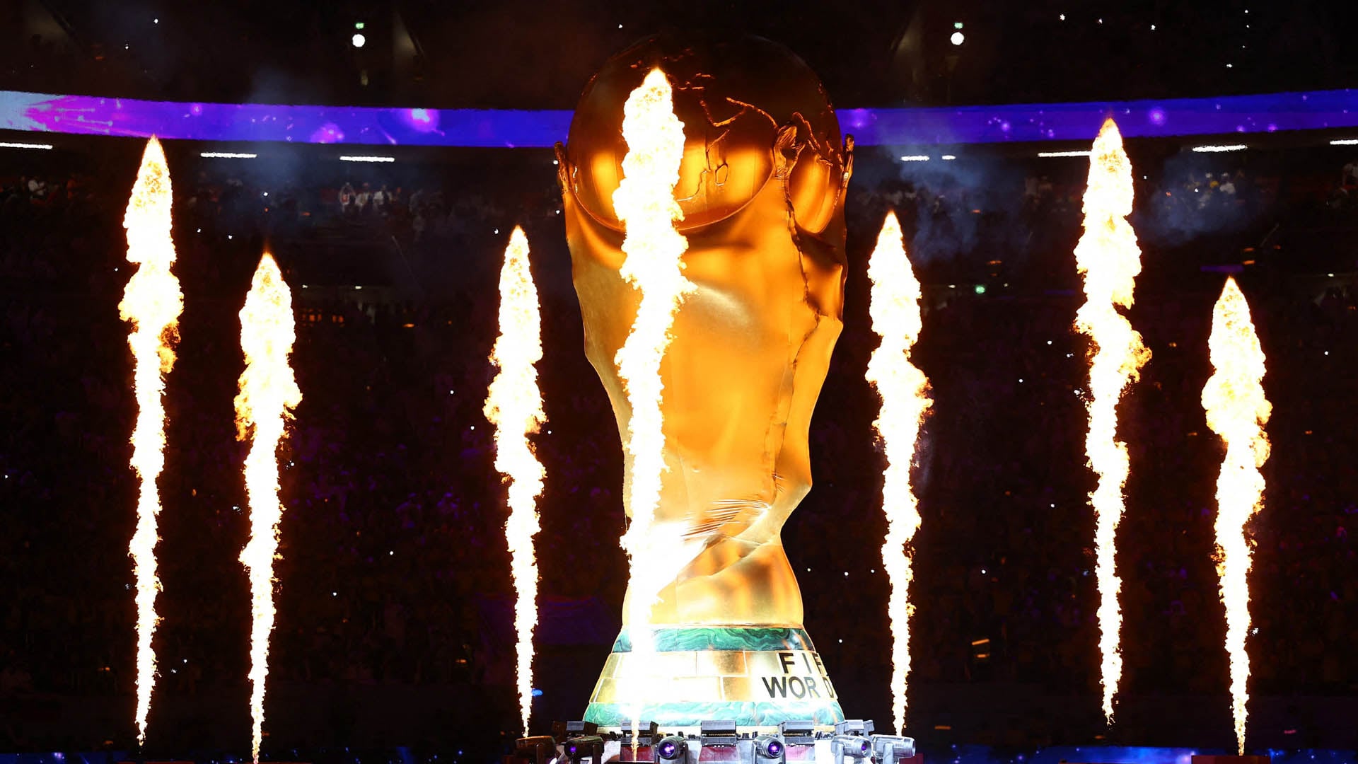 বিশ্বকাপ ফাইনালে প্রথমবার ‘হাফটাইম শো’