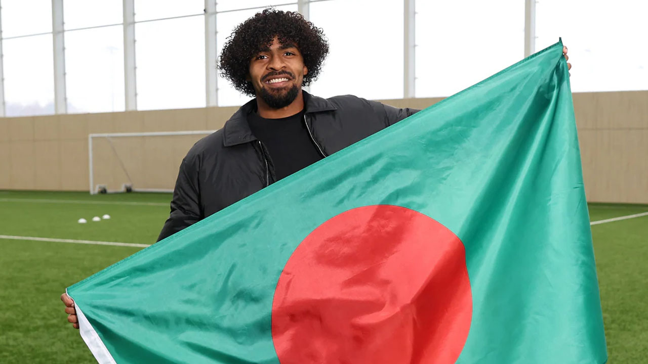 হামজাকে মিডফিল্ডে রেখেই কোচের পরিকল্পনা