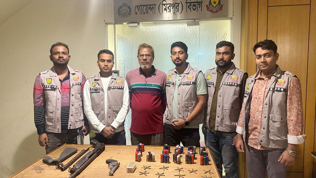গুলিসহ মানিকগঞ্জের সাবেক উপজেলা চেয়ারম্যান গ্রেপ্তার