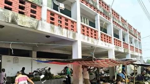 ছয় বছরেও চালু হয়নি দুই কোটি টাকার হাটচাঁদনী ভবন