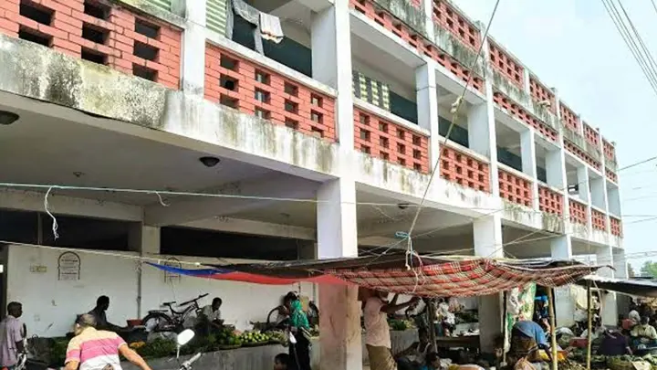 ছয় বছরেও চালু হয়নি ২ কোটি টাকার হাটচাঁদনী ভবন