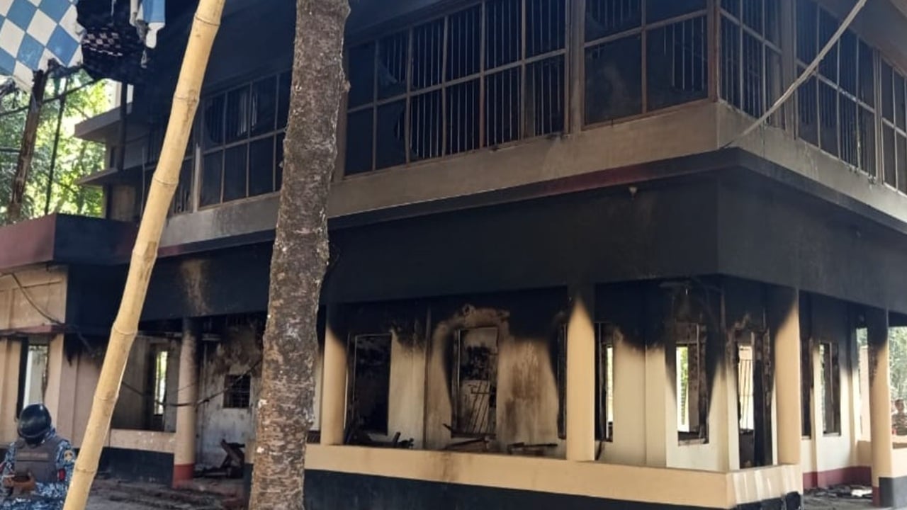 হাতিয়ায় সাবেক এমপি মোহাম্মদ আলীর বাড়ি ভাঙচুর, গুলিবিদ্ধ ৫