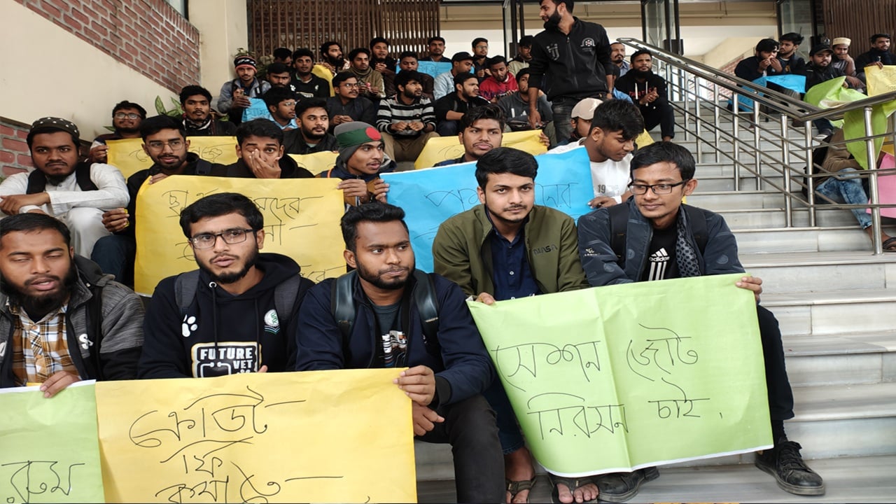 হাবিপ্রবির প্রশাসনিক ভবন অবরোধ