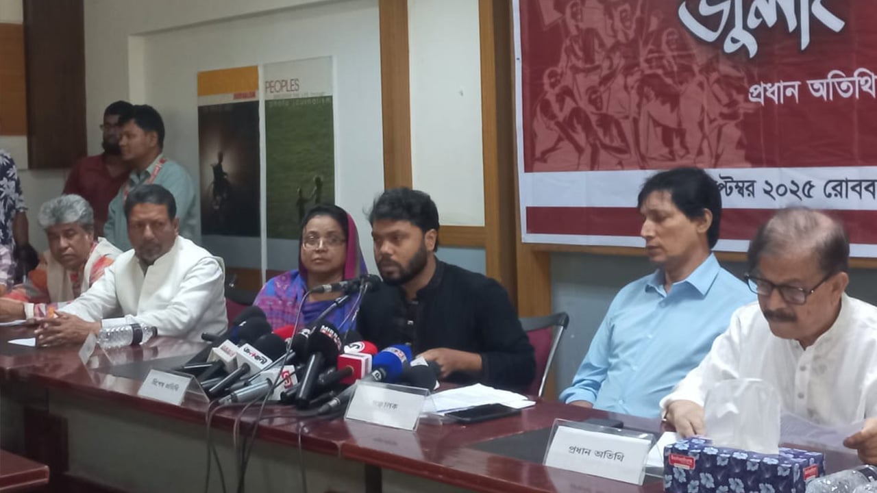 আদালতের সামনে মাহমুদুর রহমানের মাথা ফাটিয়েছে, তখন গণমাধ্যম মব বলেনি