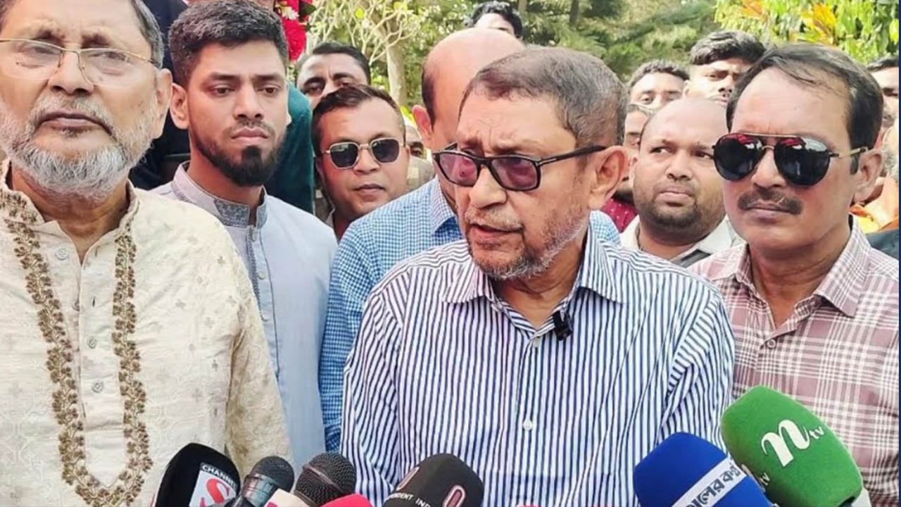 ‘মানুষকে ডাক্তারের পেছনে ঘুরতে হবে না, ডাক্তার মানুষের পেছনে ঘুরবে’