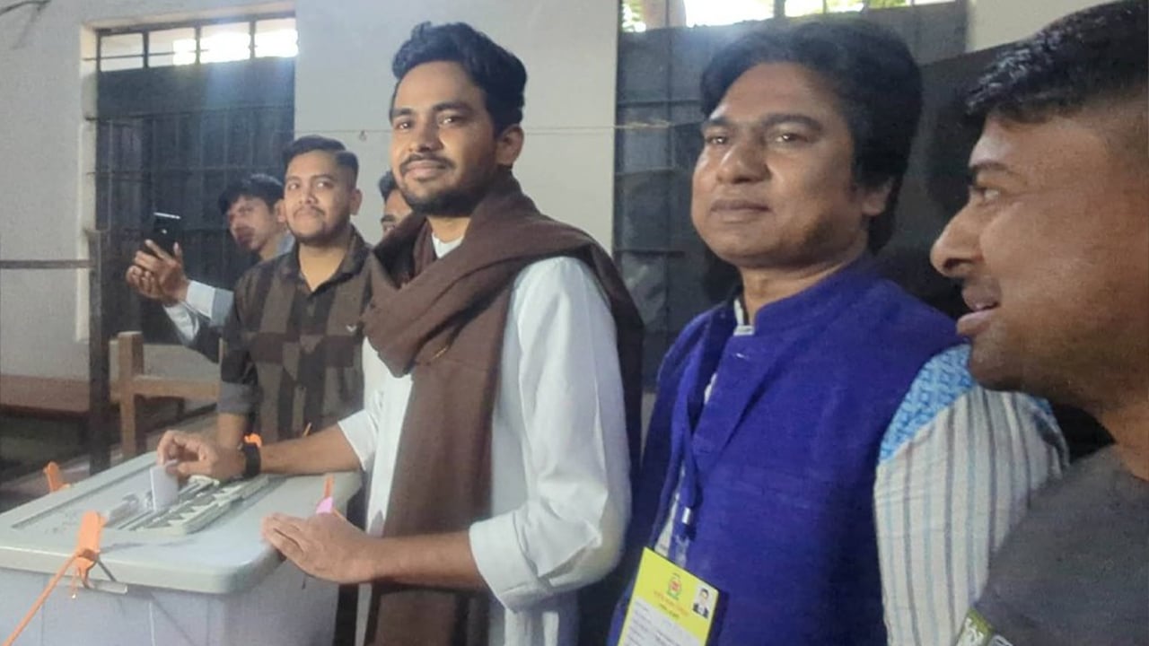 ভোট দিলেন আসিফ মাহমুদ সজিব ভূঁইয়া