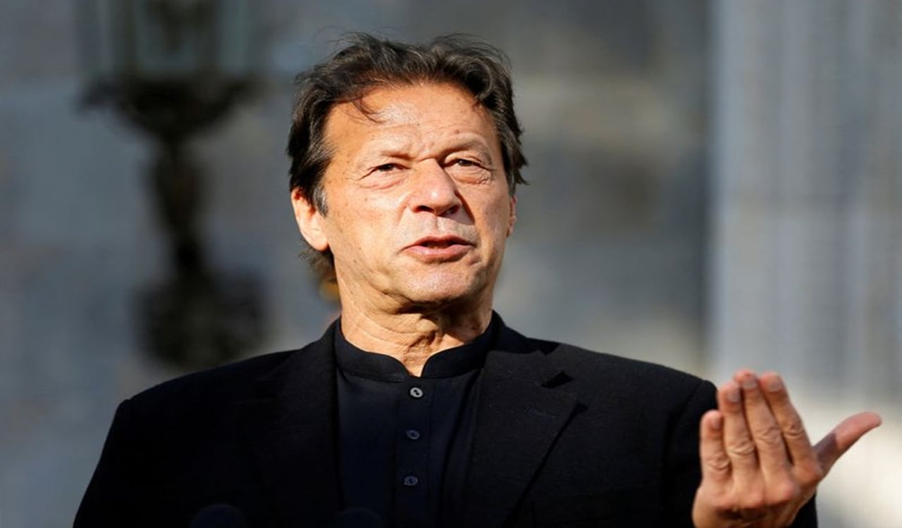 সেনাপ্রধানকে ‘মানসিক ভারসাম্যহীন’ বলে কড়া বার্তা ইমরান খানের