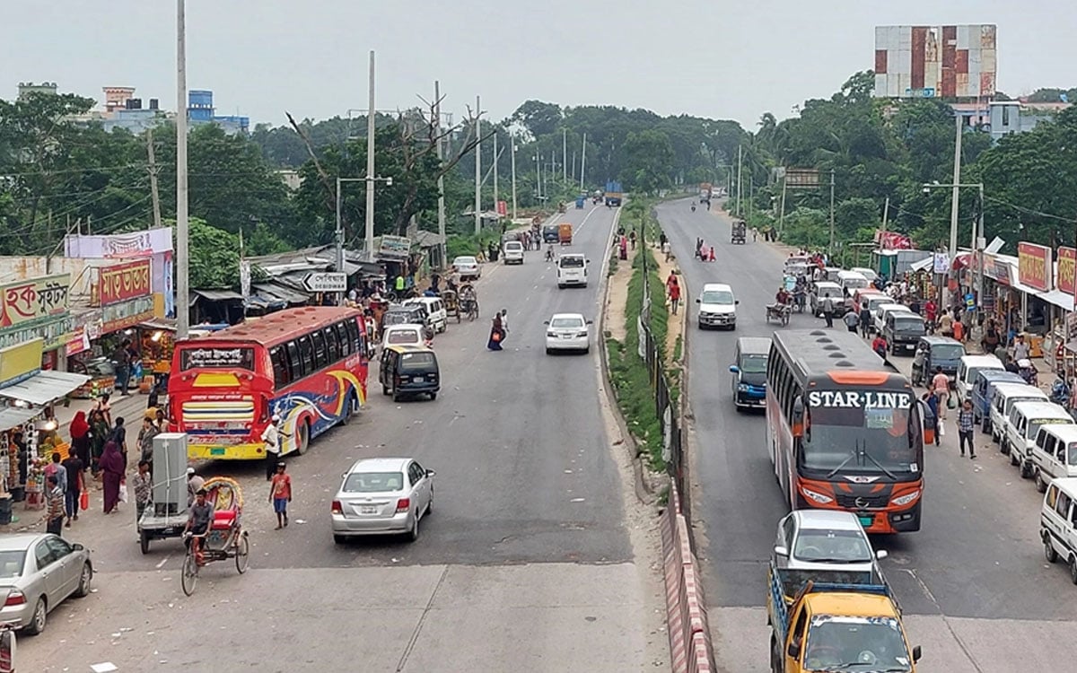 হাইওয়েতে ১০৪৩ ডাকাত