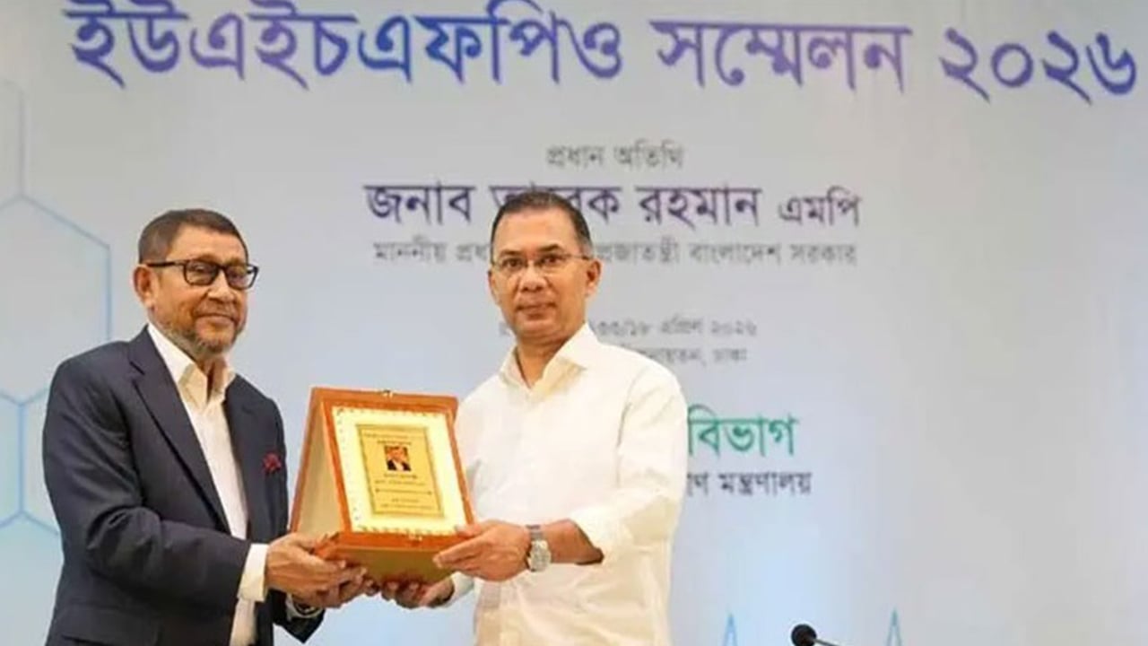 মন্ত্রী সাহেব প্রশংসা একটু কম, স্বাস্থ্যমন্ত্রীকে বললেন প্রধানমন্ত্রী