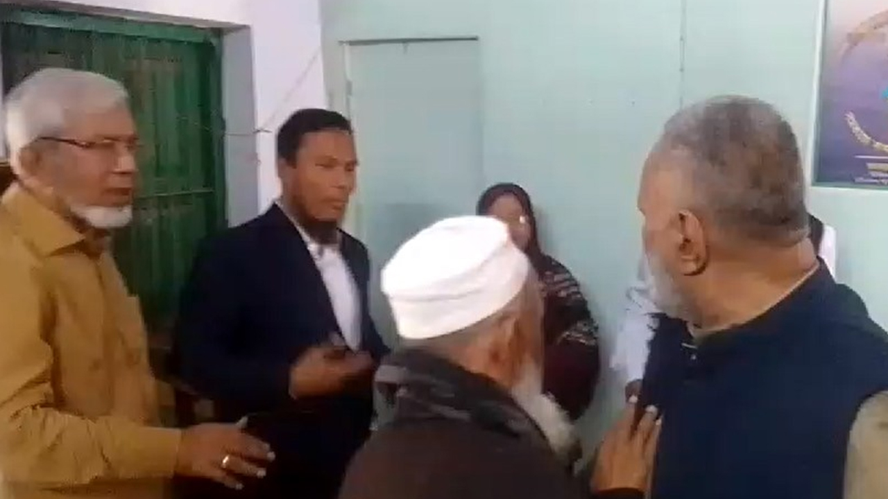 বিপ্লবের শহীদদের স্মরণ করায় লাঞ্ছিত সমবায় কর্মকর্তা