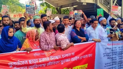পুনর্বাসন ছাড়া উচ্ছেদ বন্ধের দাবি হকারদের, গ্রেপ্তার করলে থানা ঘেরাওয়ের হুঁশিয়ারি