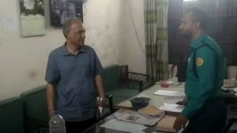 ভোরে পুলিশের টহল কার্যক্রম পরিদর্শনে স্বরাষ্ট্র উপদেষ্টা