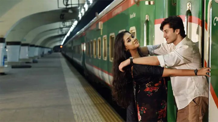 আজ থেকে প্রেক্ষাগৃহে ‘আবার হঠাৎ বৃষ্টি’