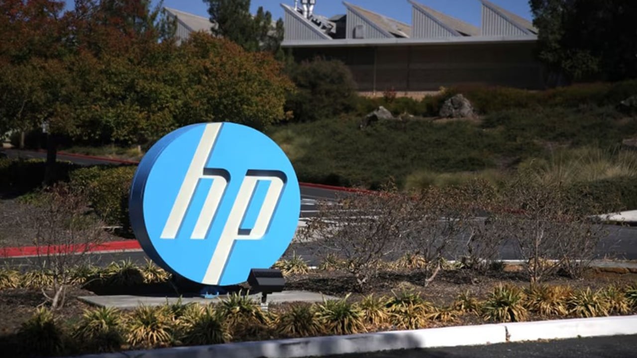 এআইতে ব্যাপক বিনিয়োগ, চাকরি হারাবেন ৬ হাজার কর্মী