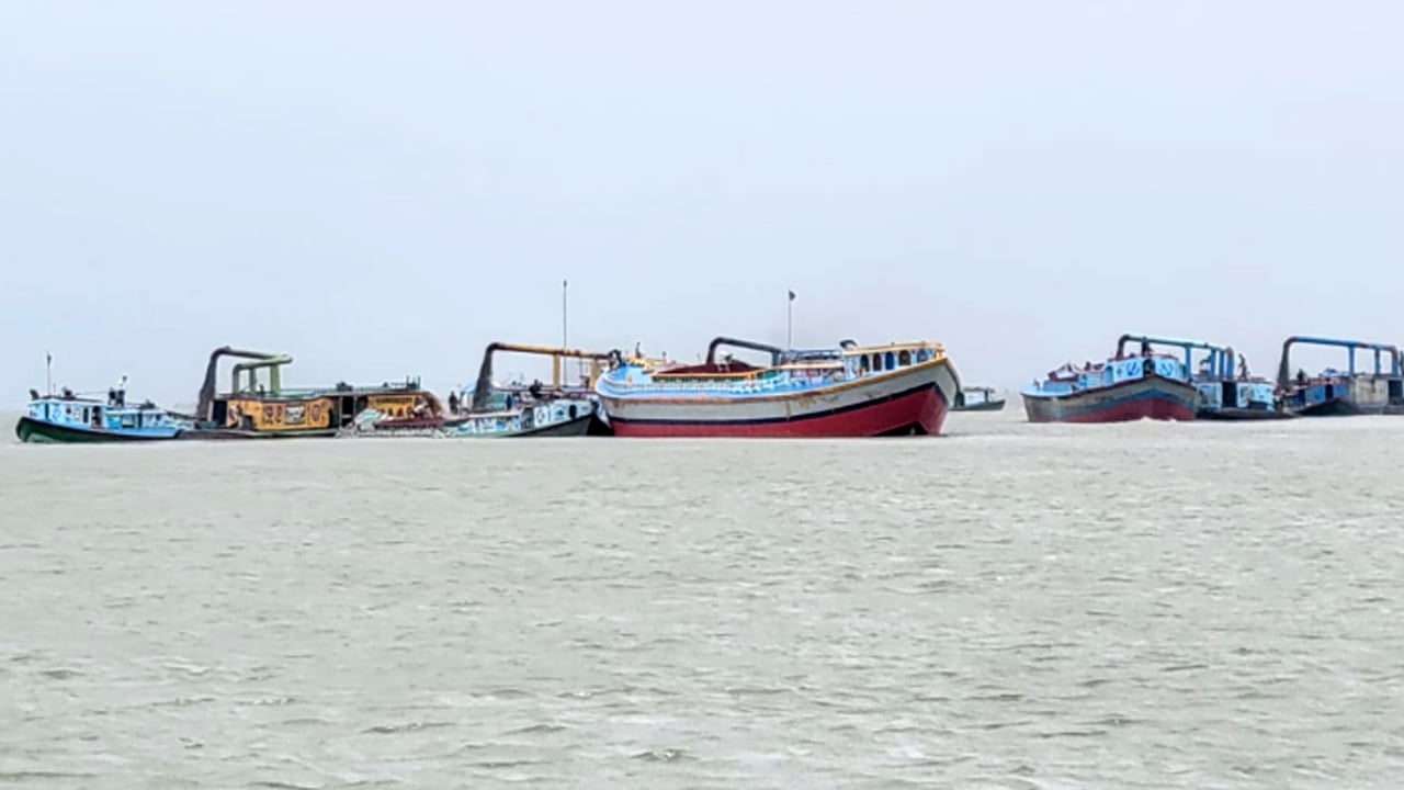 আওয়ামী সিন্ডিকেটের কবজায় হরিরামপুরের বালুমহাল