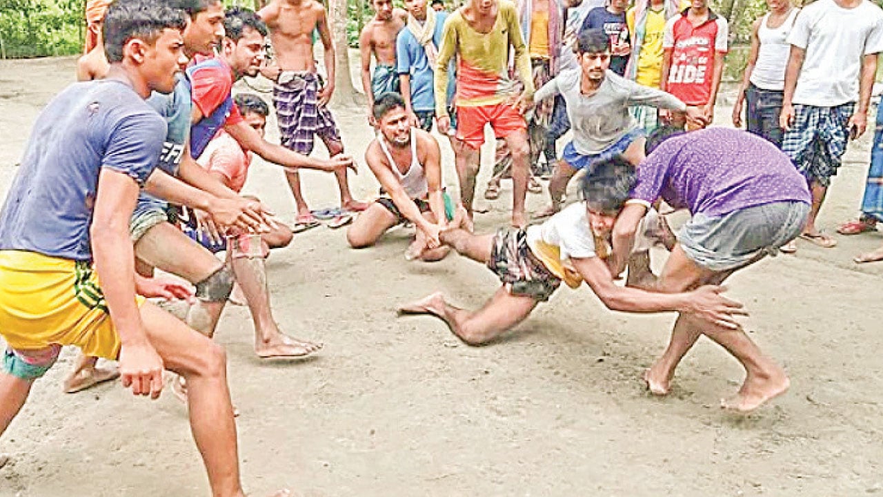 হারিয়ে যাচ্ছে হাডুডু, গোল্লাছুট কানামাছি, লাটিম ও ঘুড়ি ওড়ানো