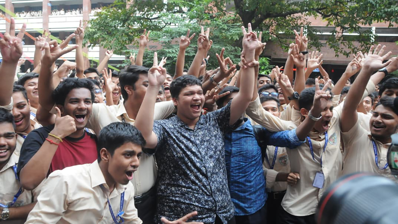 এইচএসসি ও সমমানের ফল প্রকাশ, পাসের হার ৫৮.৮৩