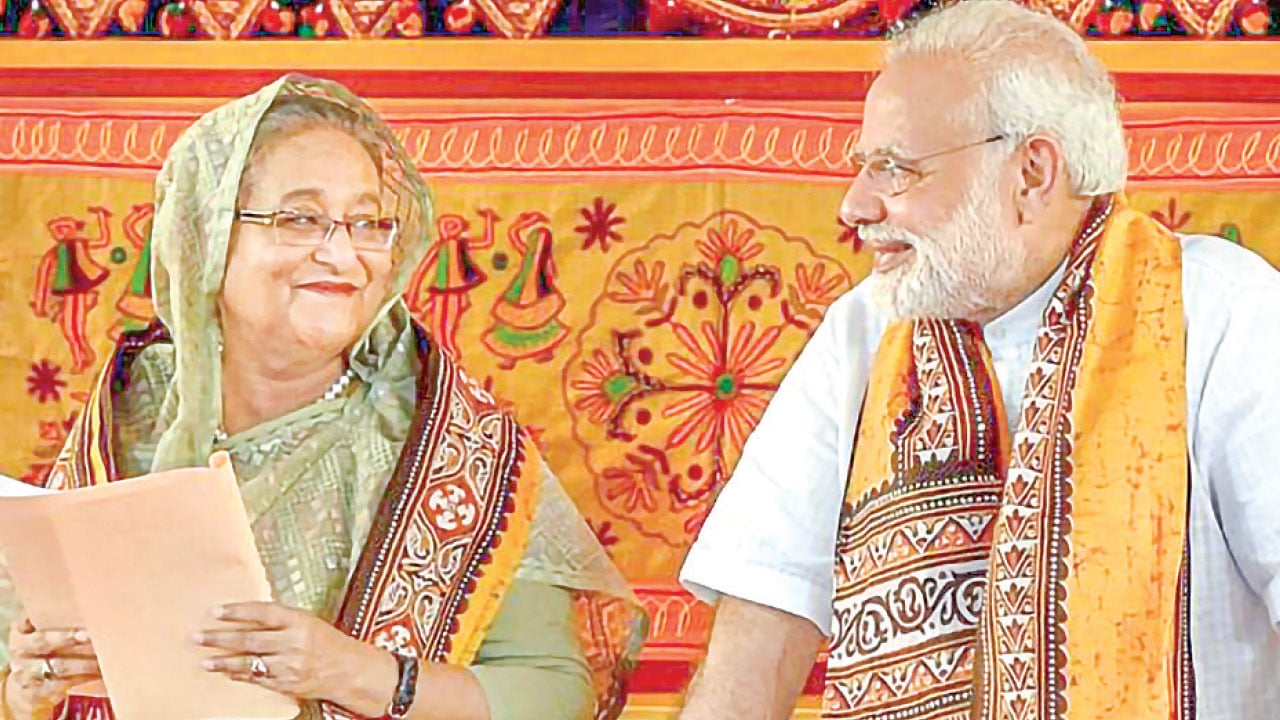 দিল্লির ‘আতিথেয়তায়’ দিল মজেছে হাসিনার, ছাড়তে নারাজ ভারত