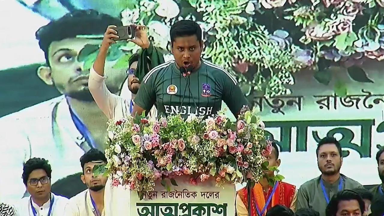 ‘গণভবনে কে যাবে তা নির্ধারণ হবে বাংলাদেশে,ভারতে নয়’
