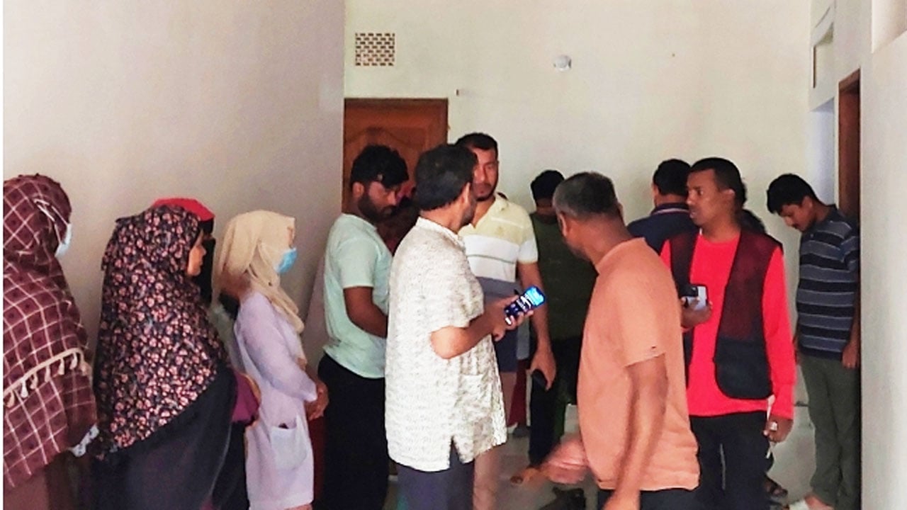 হাসপাতাল কক্ষে রোগীর ঝুলন্ত লাশ, স্বামী পলাতক