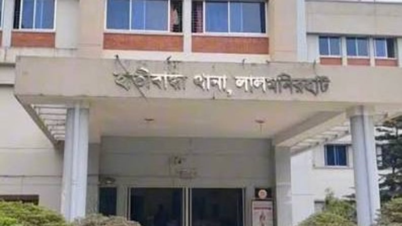 আসামির দায়ের কোপে ২ পুলিশ কর্মকর্তা আহত