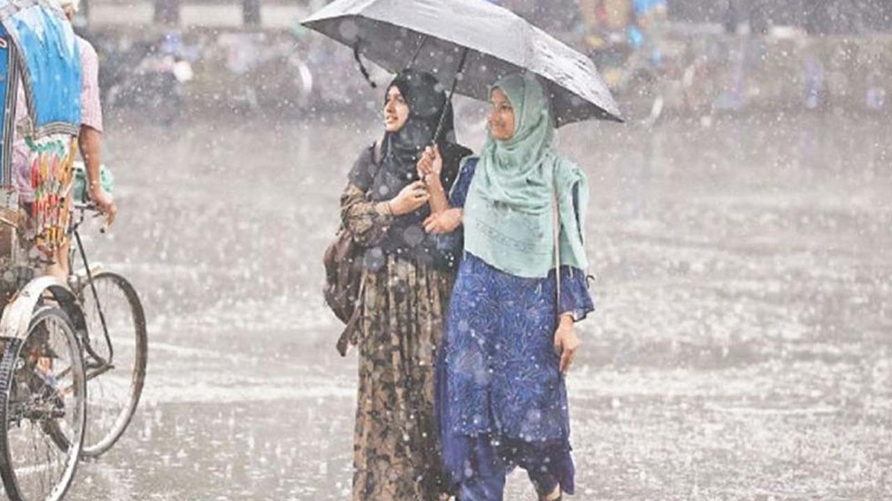 কমেছে বৃষ্টির প্রবণতা, তাপমাত্রা বেড়ে ভ্যাপসা গরমের পূর্বাভাস