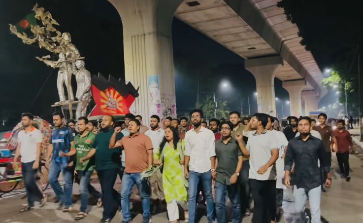 চাকসু নির্বাচনে কারচুপির অভিযোগে মধ্যরাতে শাহবাগে ছাত্রদলের বিক্ষোভ