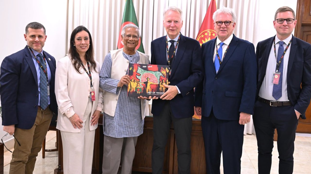 প্রধান উপদেষ্টার সঙ্গে আইআরআই-এর পর্যবেক্ষক দলের সাক্ষাৎ