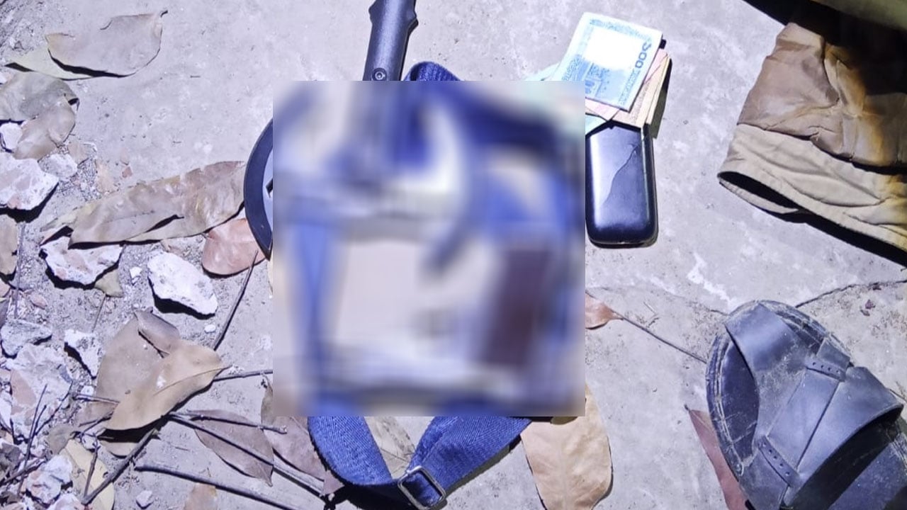 ঈশ্বরদীতে গভীর রাতে ছিনতাই, পিস্তল ও অস্ত্র ফেলে পালাল দুর্বৃত্তরা