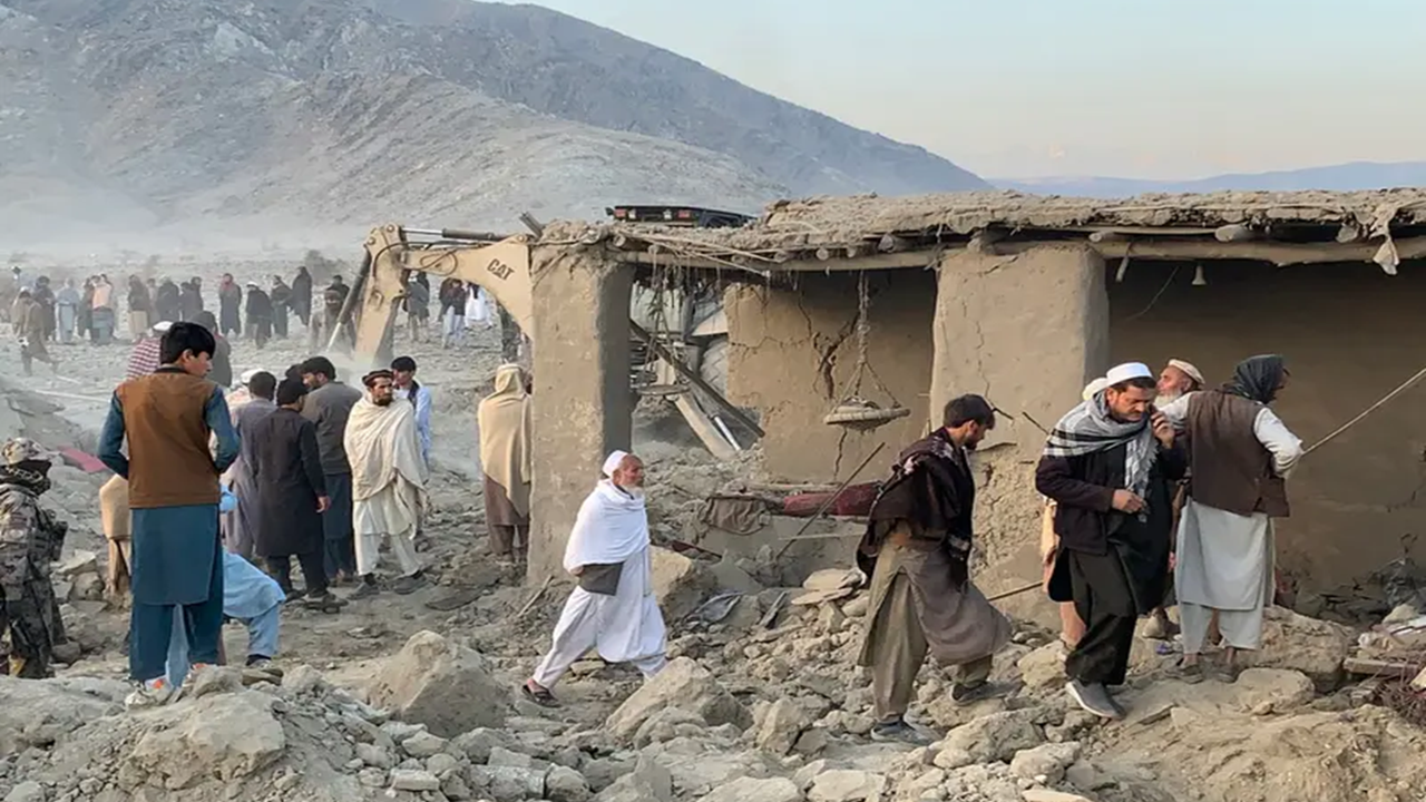 পাকিস্তানের সামরিক অবস্থান লক্ষ্য করে আফগানিস্তানের হামলা